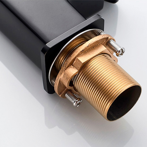 Смеситель для кухни с гибким изливом Ledeme H78B L4078B-2 фото в интернет-магазине САНТЕХСИТИ