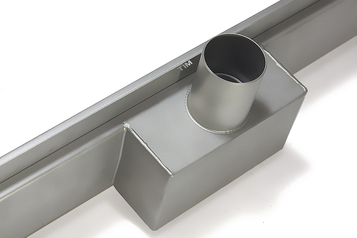 Трап для душа TIM с решеткой под кладку плитки (сух. затвор,горизонт. выпуск) 70*1200 фото в интернет-магазине САНТЕХСИТИ