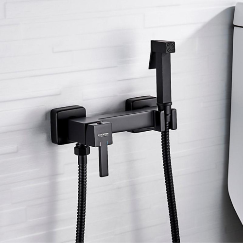 Смеситель с гигиеническим душем Ledeme L5398B-7 фото в интернет-магазине САНТЕХСИТИ
