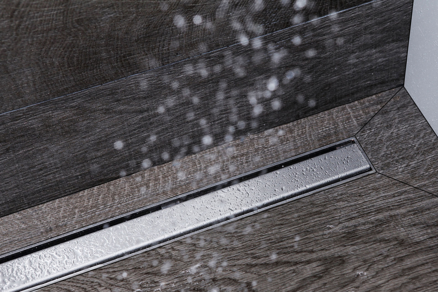 Трап для душа TIM с решеткой под кладку плитки (сух. затвор,горизонт. выпуск) 70*1200 фото в интернет-магазине САНТЕХСИТИ