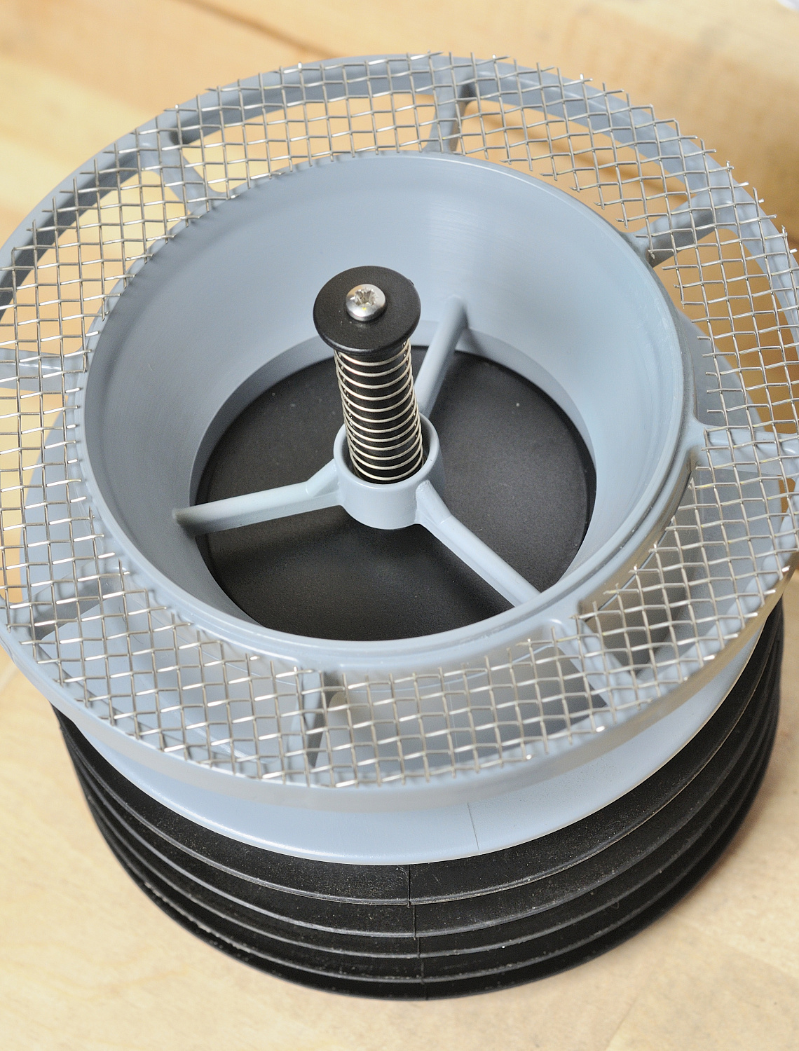 Вентиляционный клапан (аэратор) MCALPINE для канализации D110 с подпружиненной мембраной и манжетой фото в интернет-магазине САНТЕХСИТИ